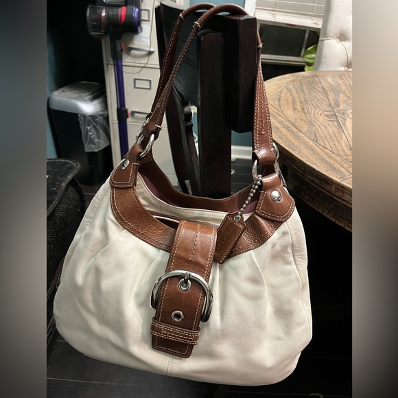 Coach White Leather Shoulder Bag - Picture 2 of 16
